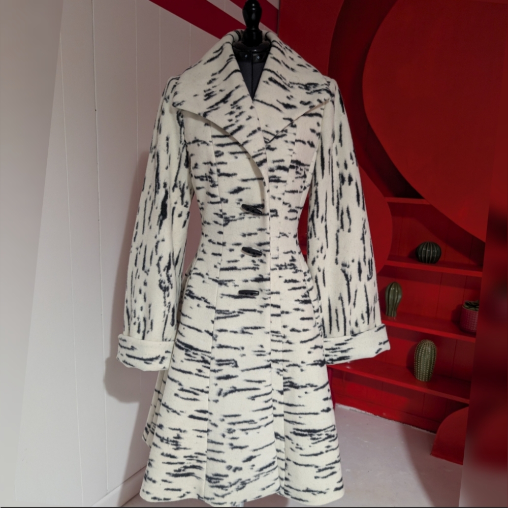 Miss Kitty Coat In Cream By Vixen By Micheline Pitt